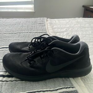 Men’s all black Nike free runs size 13. Gently used. Only worn twice.